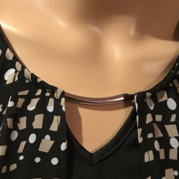 Lily Morgan Black and Beige Top with Silver Hardware - Picture 5 of 7